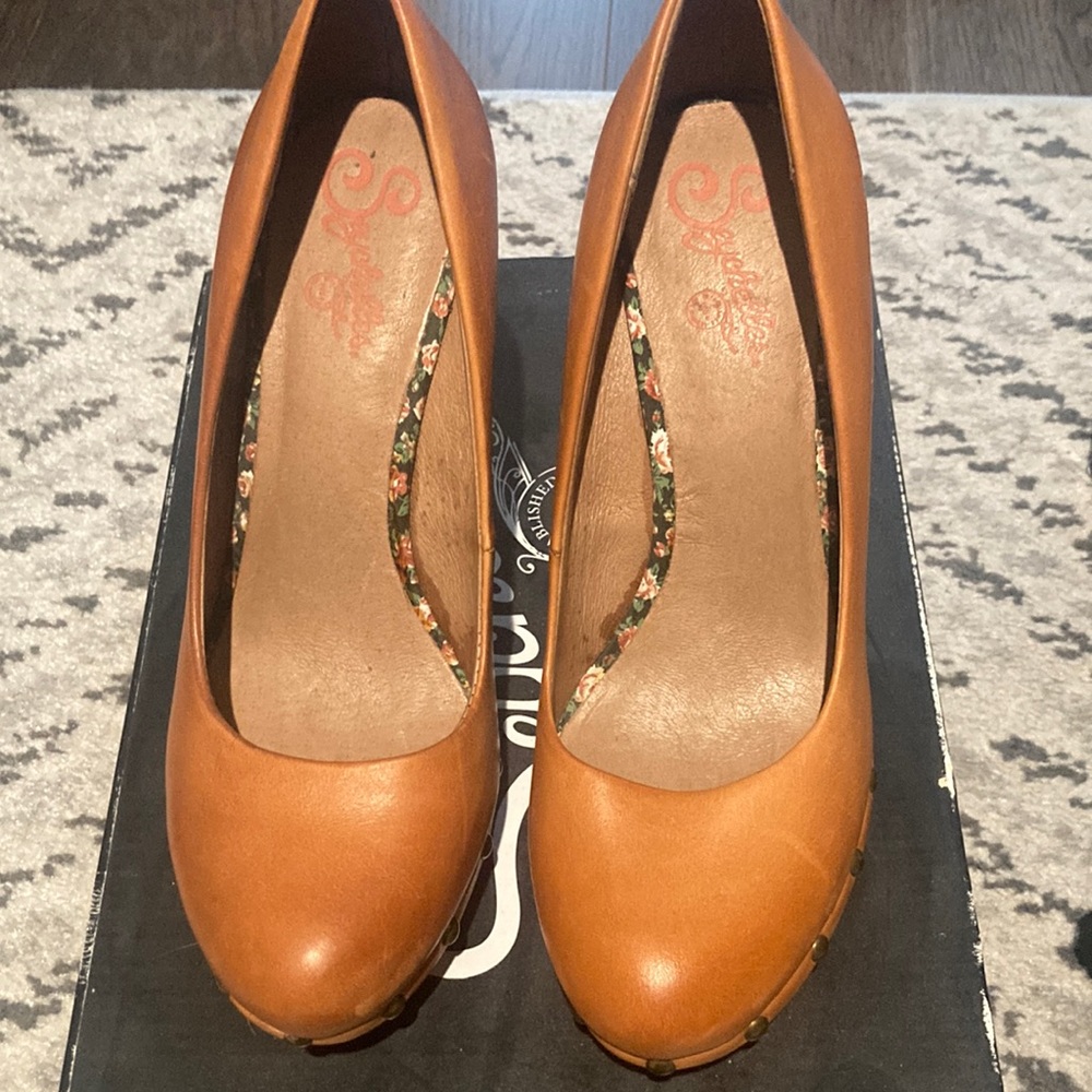 Seychelles cloak and dagger shoe